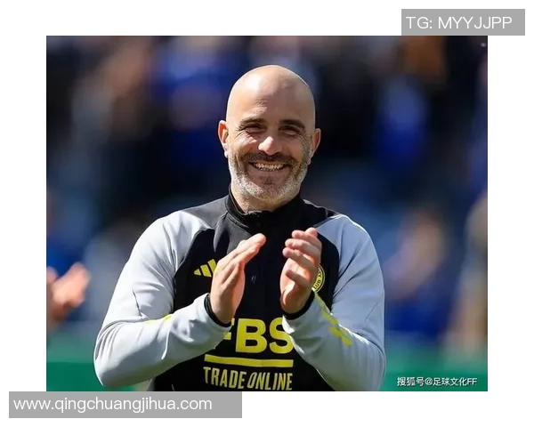 著名足球球星婚姻受考验被曝出轨事件引发公众热议