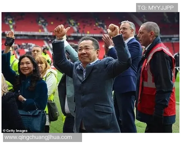 《从草根到巅峰 世界足球明星的传奇故事与奋斗历程》 《从草根到巅峰 世界足球明星的传奇故事与奋斗历程》